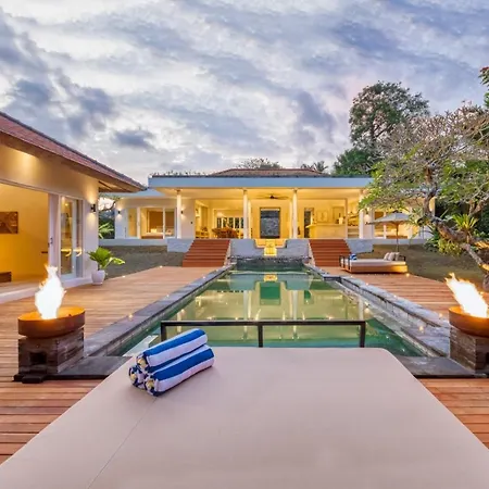 Villa Reina - Spacious & Modern Near Canggu With Butler-Cook, Private Pool, Fire Pits And Tropical Gardens